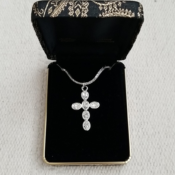🌈2/$22 Crystal cross necklace - Picture 5 of 5